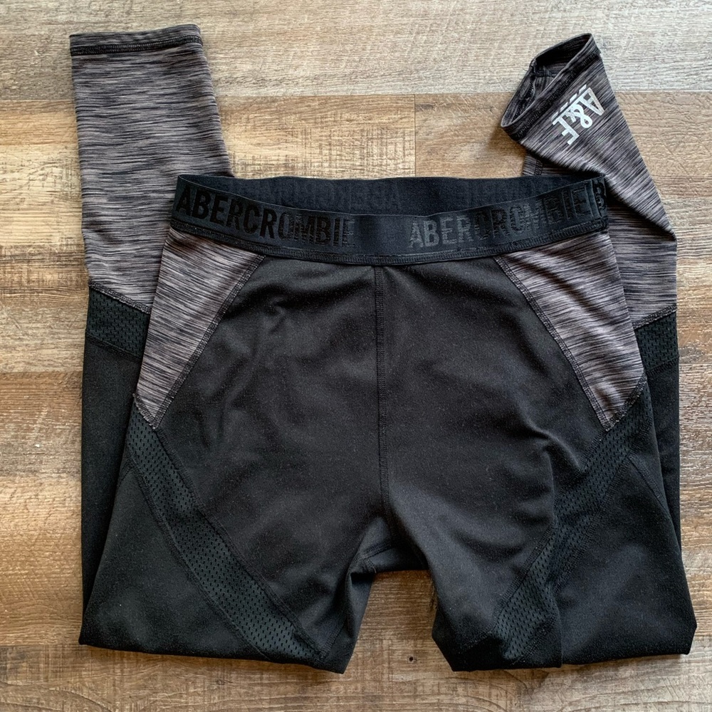 A&F Women’s Active High-Rise Capri Leggings SizeM